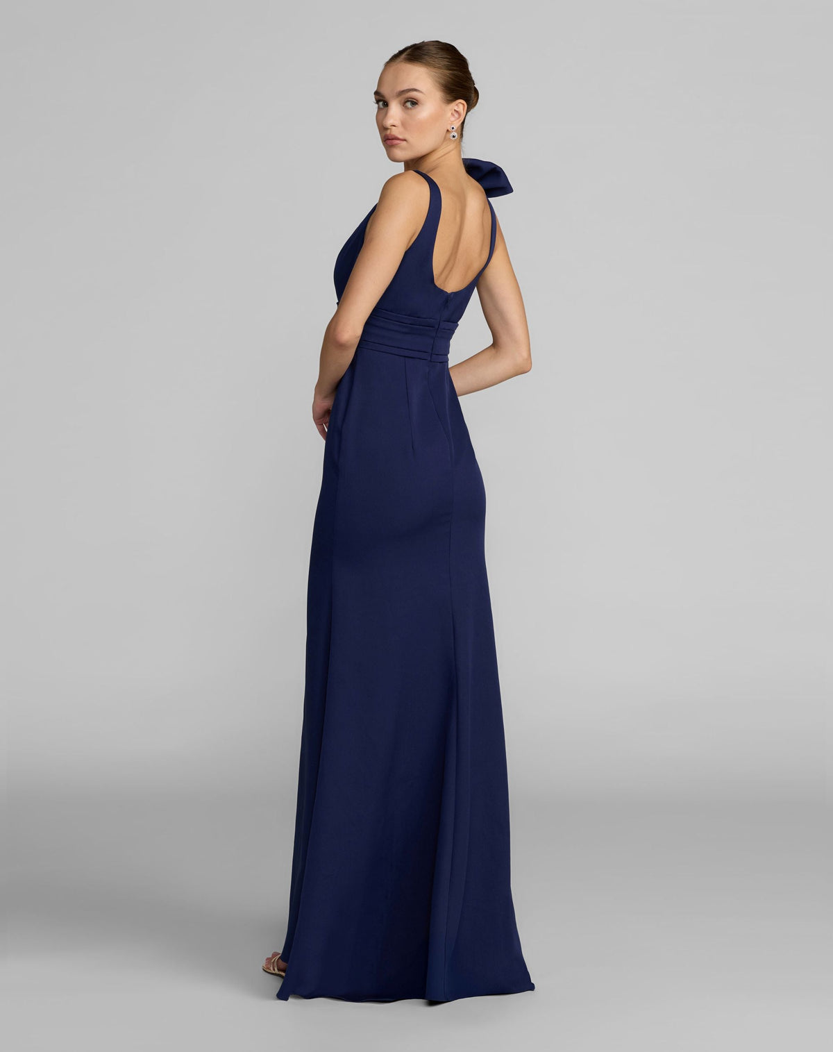 Mac Duggal Petite Navy Scoop Neck Trumpet Gown with Bow