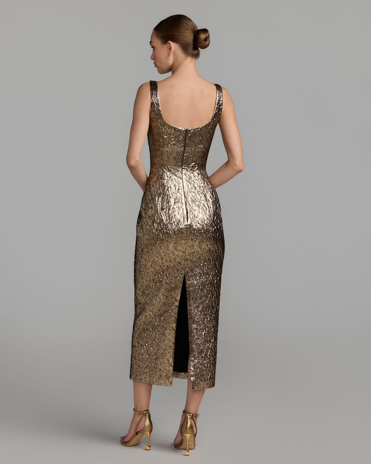 Mac Duggal Petite Gold Metallic Scoop Neck Brocade Midi Dress