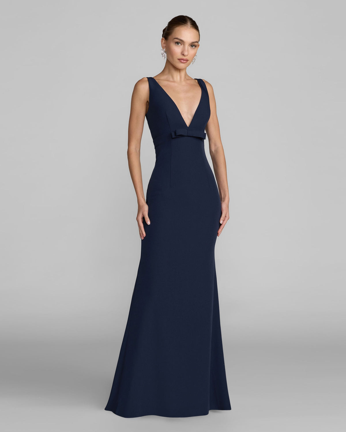 Mac Duggal Petite Navy Crepe V-Neck Mermaid Gown With Bow