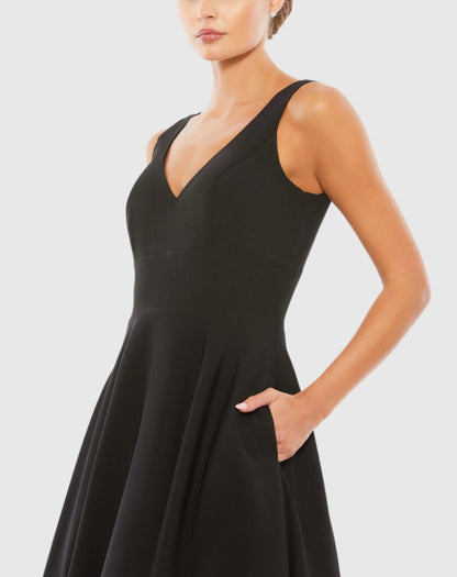 Mac Duggal Black Sleeveless V-Neck Ball Gown With Pockets