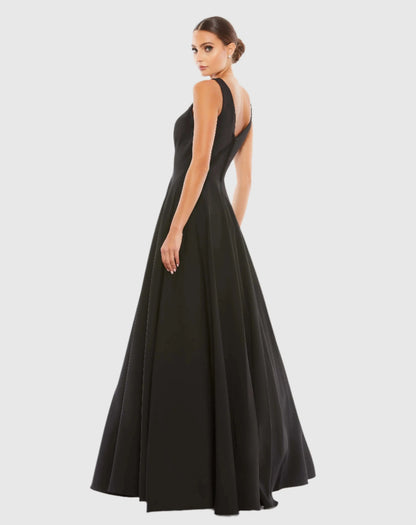 Mac Duggal Black Sleeveless V-Neck Ball Gown With Pockets