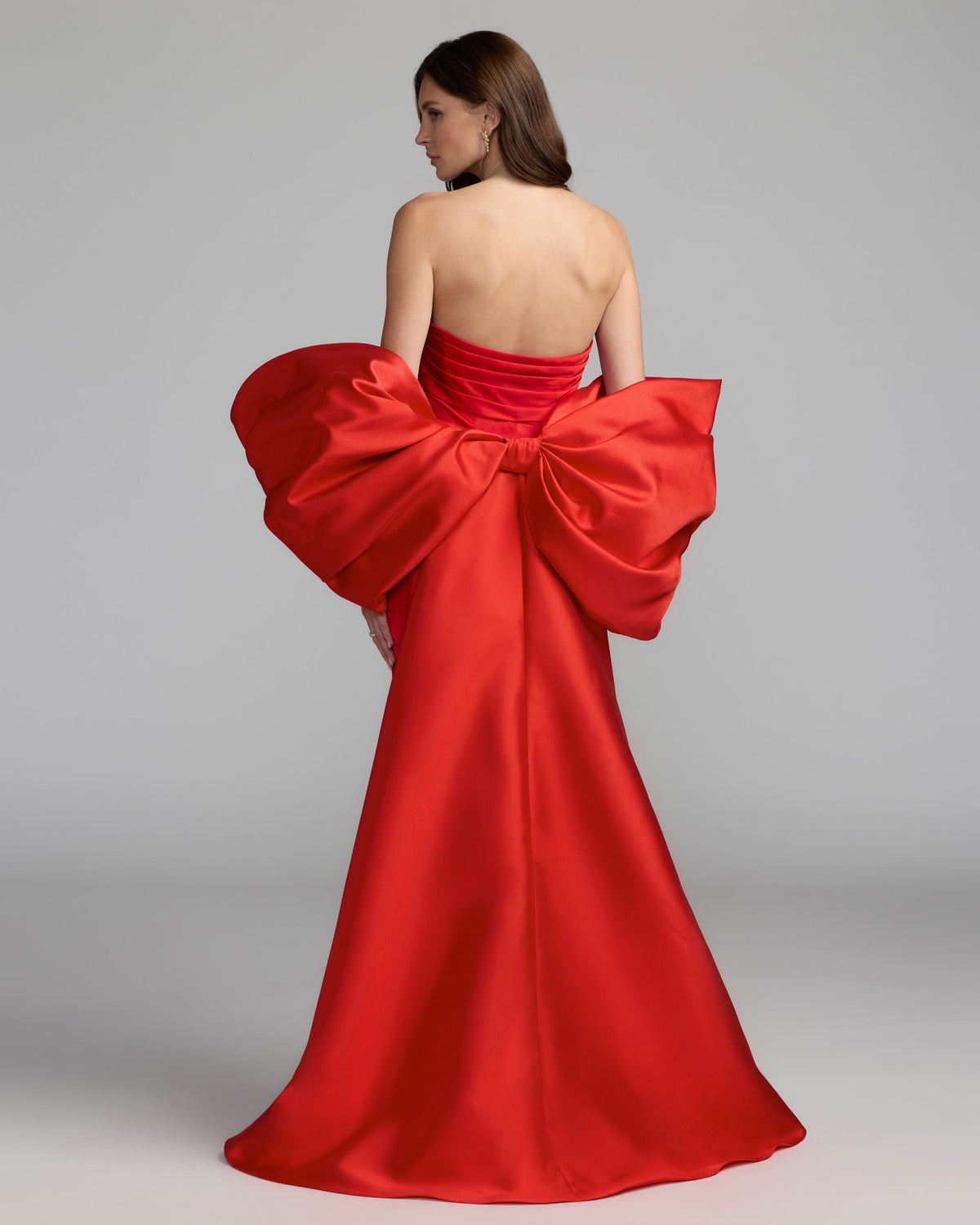 Mac Duggal Red Satin Column Gown With Oversized Bow