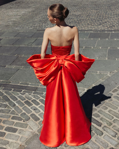 Mac Duggal Red Satin Column Gown With Oversized Bow