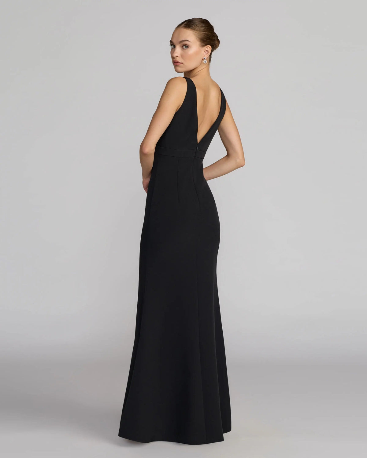 Mac Duggal Black Crepe V-Neck Mermaid Gown With Bow