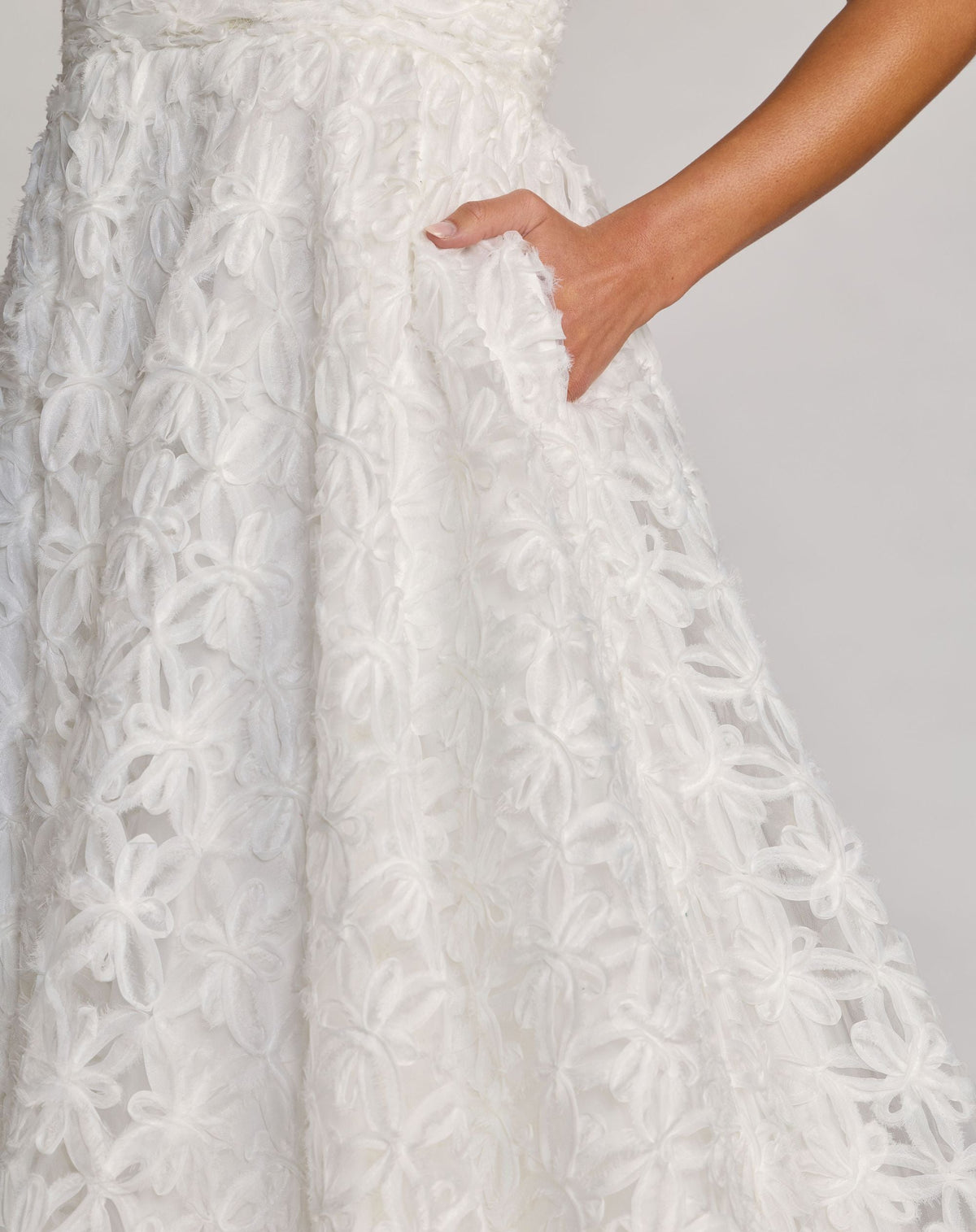 Mac Duggal White Tulle Floral Midi Dress With Pockets