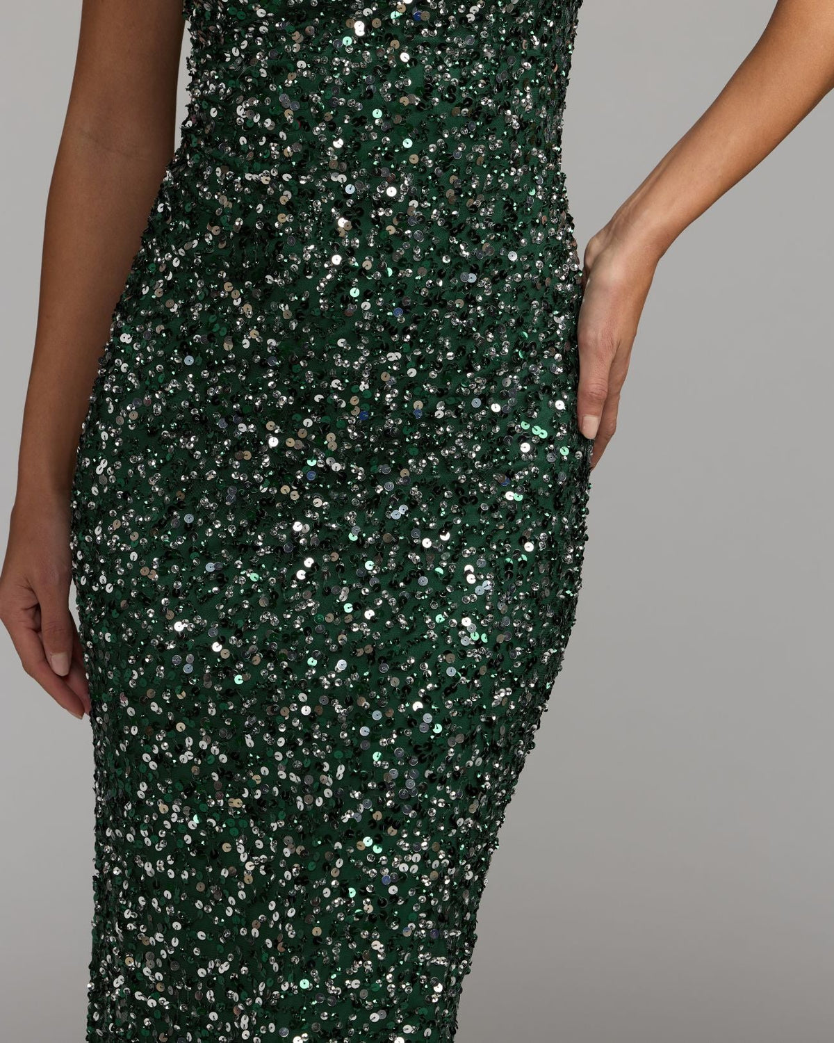 Mac Duggal Emerald Sequin Sleeveless Midi Dress