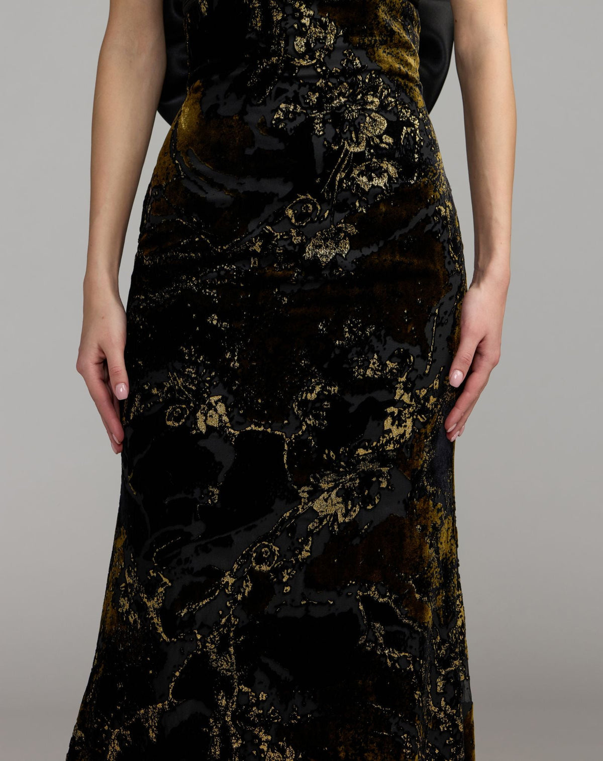 Mac Duggal Black Satin And Velvet Strapless Gown With Bow
