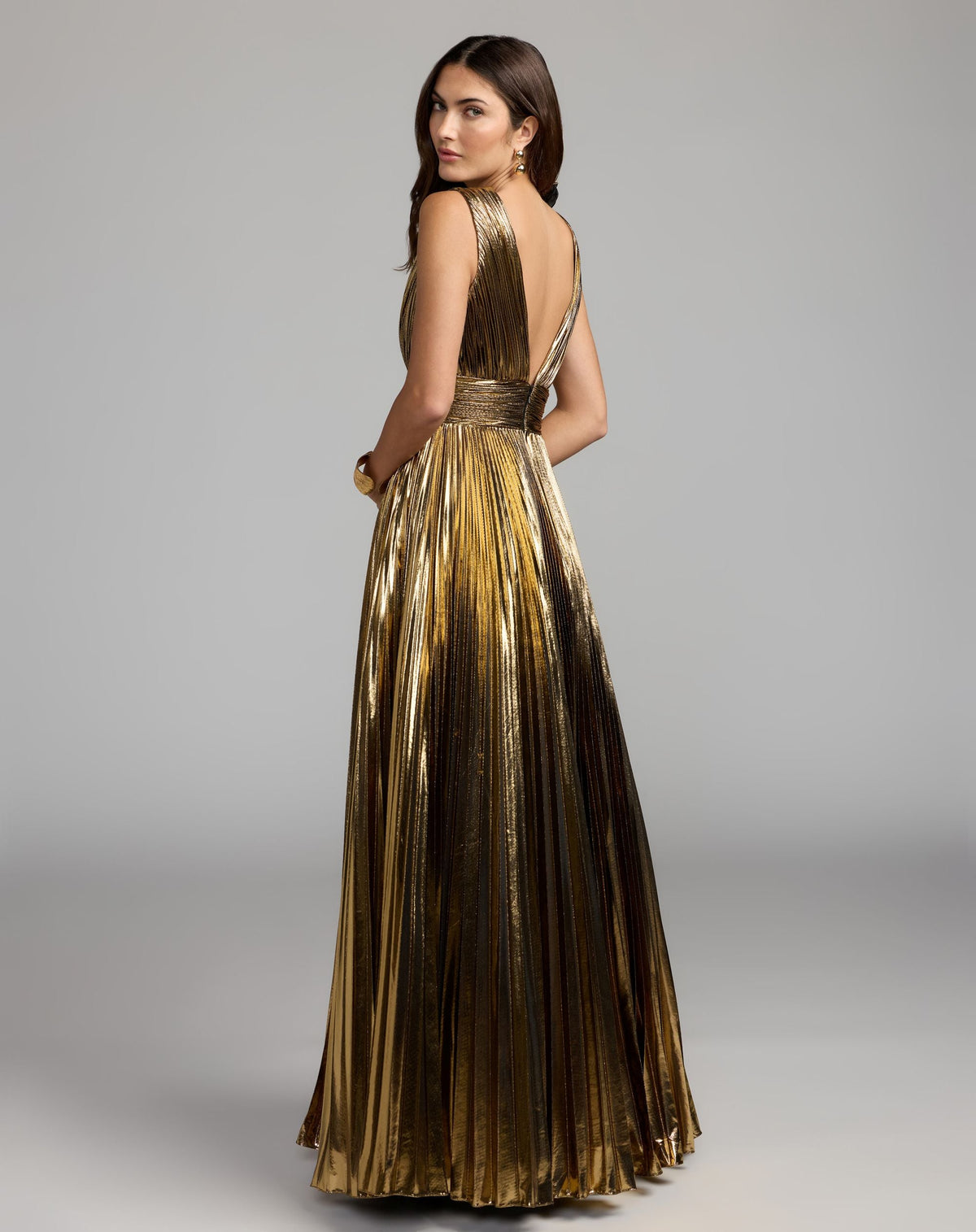 Mac Duggal Gold Sleeveless Metallic V-Neck Gown With Ruffle Detail