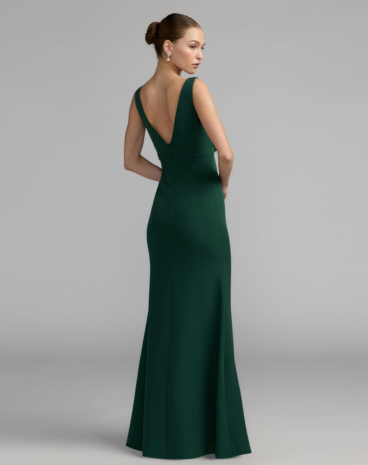 Mac Duggal Emerald Green Crepe V-Neck Mermaid Gown With Bow