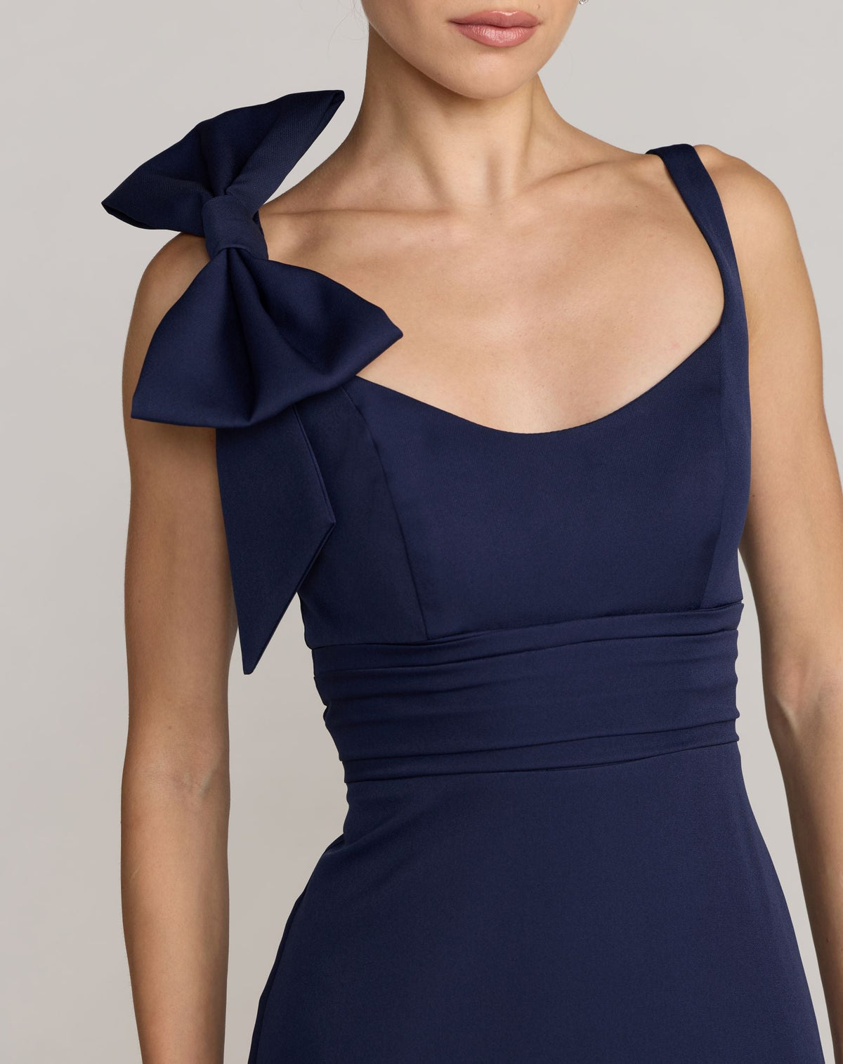Mac Duggal Petite Navy Scoop Neck Trumpet Gown with Bow