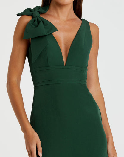 Mac Duggal Green Sleeveless V Neck Bow Detail Mermaid Gown