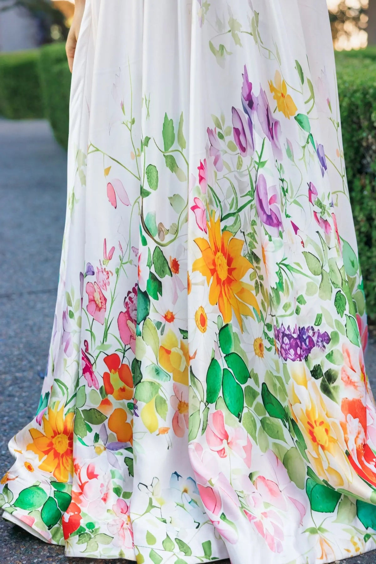 Mac Duggal White Floral Print Strapless Satin A Line Gown With Pockets